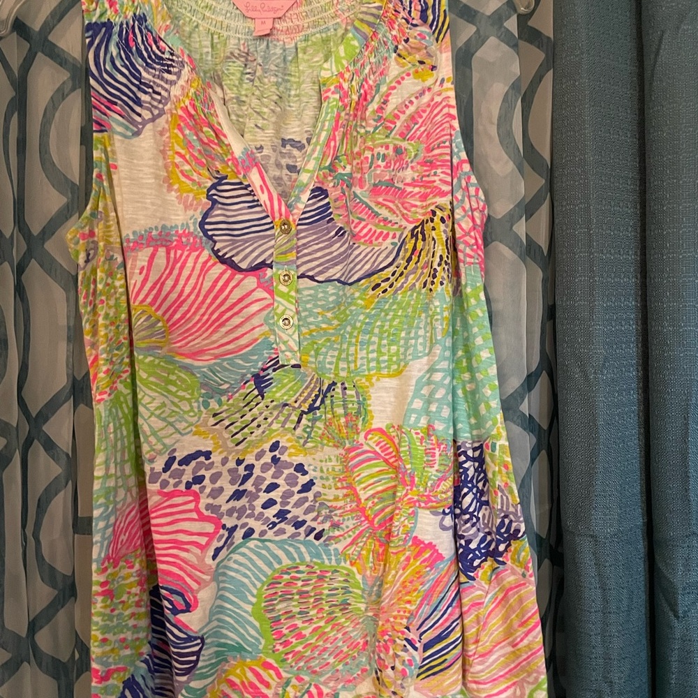 Lily Pulitzer size medium tank top with 3 buttons. Colorful and fun 💖💛💚💜💙